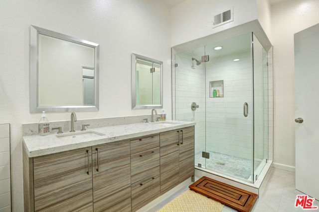 10640 Wilkins Avenue, Los Angeles CA: https://media.crmls.org/mediaz/3a912e8c-c7f9-4c0c-8ed5-93abb2d23ea8.jpg
