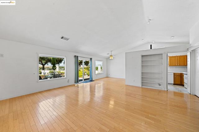 5213 Walker Ct, Antioch CA: https://media.crmls.org/mediaz/3a9168b8-328d-4261-aff7-39a5a2f6c8f3.jpg