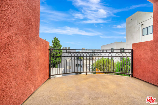 11124 Burbank Boulevard, 311 photo 8
