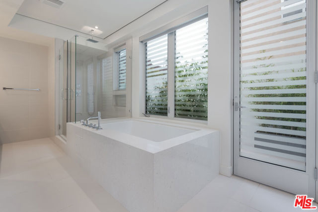 11962 GORHAM Avenue, Los Angeles CA: https://media.crmls.org/mediaz/3a91a857-8d0c-44d4-8841-db01d98bc5de.jpg