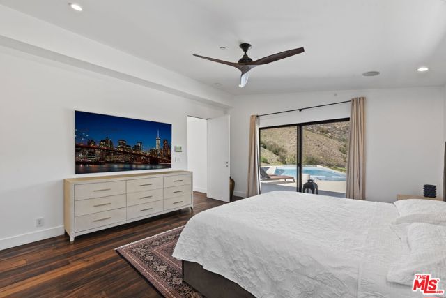 31830 Lobo Canyon, Agoura Hills CA: https://media.crmls.org/mediaz/3a91e50a-e4e8-461e-a8f8-2e8e8371058a.jpg