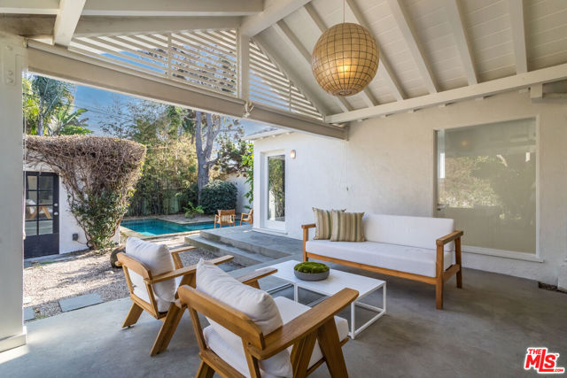 1016 Indiana Court, Venice CA: https://media.crmls.org/mediaz/3a920fa4-f541-4a44-9bae-ded8fcbb4714.jpg