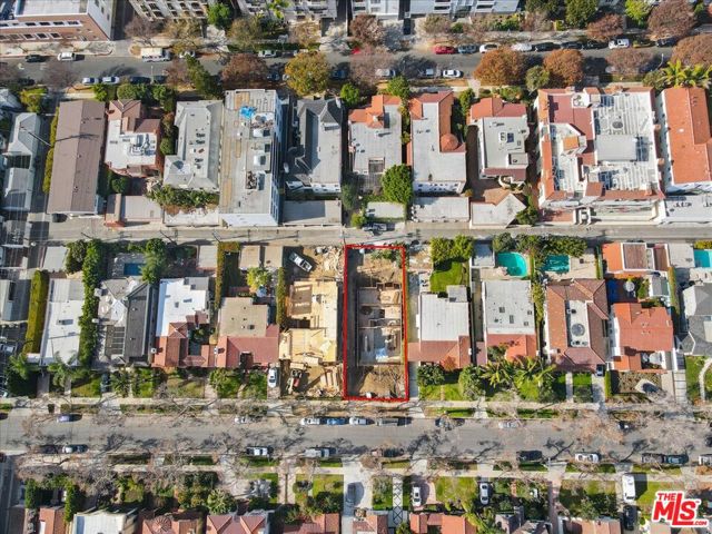 341 S Canon Drive, Beverly Hills CA: https://media.crmls.org/mediaz/3a9227ea-1151-4375-a23d-3c301e485a8b.jpg