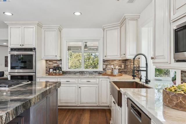 4613 Mirador Dr, Pleasanton CA: https://media.crmls.org/mediaz/3a92baa6-4bd4-4df8-9a27-141acffa082a.jpg