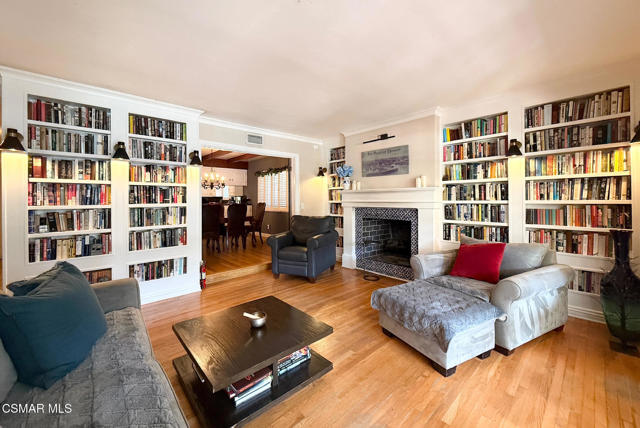 4748 Conejo Avenue, Woodland Hills CA: https://media.crmls.org/mediaz/3a9365f4-97f1-48d9-a071-5befe231d464.jpg