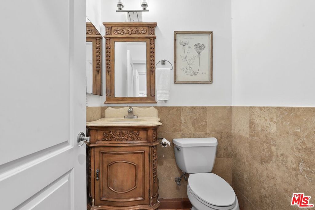 https://media.crmls.org/mediaz/3a9377c3-6e7d-4527-98cf-c6547c094866.jpg?preset=X-Large