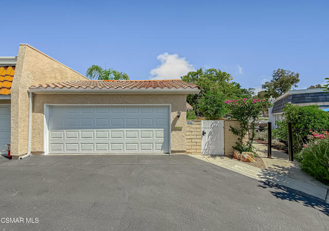 2829 Shoreview Circle, Westlake Village CA: https://media.crmls.org/mediaz/3a939f1e-aa1b-405d-af82-31dffd8a1a9d.jpg