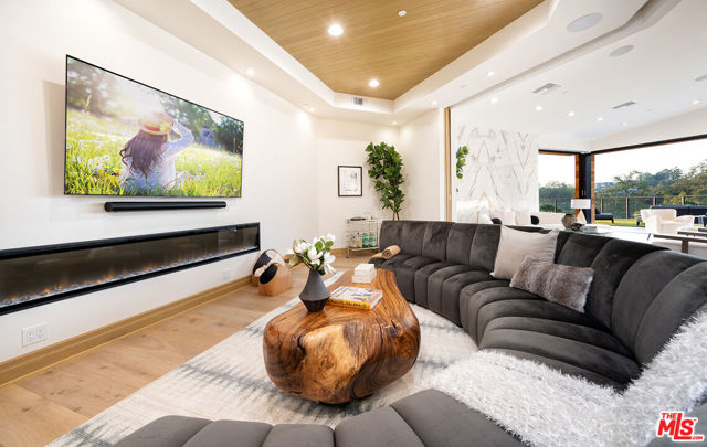 9153 Janice Place, Beverly Hills CA: https://media.crmls.org/mediaz/3a93b8b3-4cd6-4a5b-b5cd-5be37bfda53c.jpg