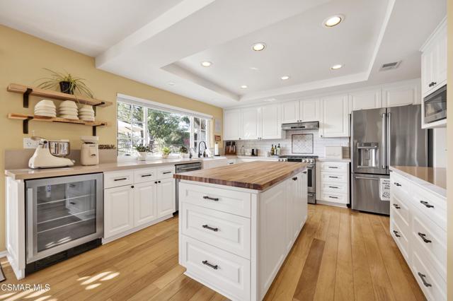 4022 Avenida Verano, Thousand Oaks CA: https://media.crmls.org/mediaz/3a93fd14-b134-46bc-a519-3ebd0eedf9db.jpg