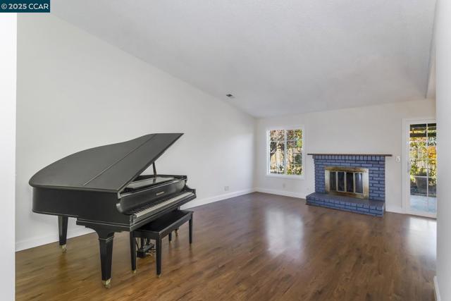 1769 Redwood Rd, Hercules CA: https://media.crmls.org/mediaz/3a940809-4105-43f4-8855-0b4bc2e2eea0.jpg