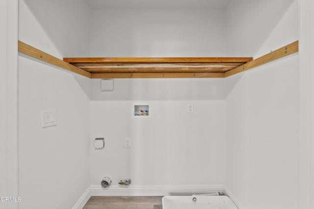 1542 Windshore Way, Oxnard CA: https://media.crmls.org/mediaz/3a940b2a-e3a8-40e3-9cbc-34ff32cda1a8.jpg
