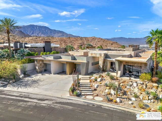 25 Sierra Vista Drive, Rancho Mirage CA: https://media.crmls.org/mediaz/3a9423b4-e1c6-46f6-8e16-72fff57166c7.jpg