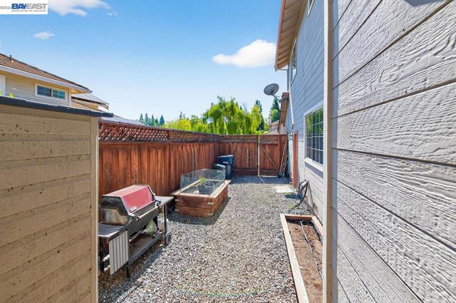 Image 44 of 46 For 579 Amberwood Way