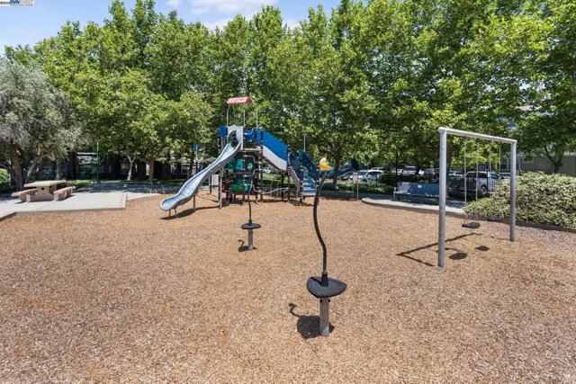 4119 Veneto Ct, Pleasanton CA: https://media.crmls.org/mediaz/3a947819-8261-429e-aa6a-f87c4f7c290c.jpg