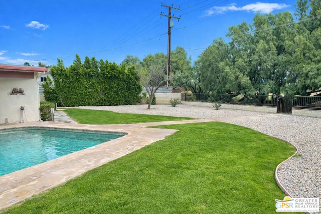 3060 N Farrell Drive, Palm Springs CA: https://media.crmls.org/mediaz/3a94f426-49c5-4294-9e0c-20460f29b56e.jpg