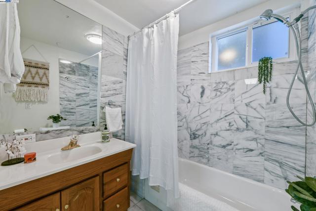 3014 BROADMOOR VIEW, Oakland CA: https://media.crmls.org/mediaz/3a9516f4-bb27-47ee-b8f9-675cab3dff28.jpg