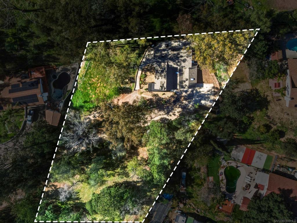https://media.crmls.org/mediaz/3a95a03e-87d0-4139-8a72-3c9540034724.jpg?preset=X-Large