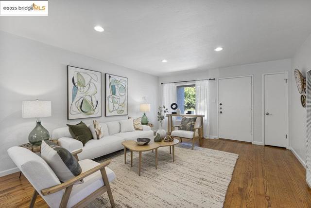 615 Manuel Dr, Novato CA: https://media.crmls.org/mediaz/3a95ede8-ee76-4fb2-a73b-26ecd7f8e2a4.jpg