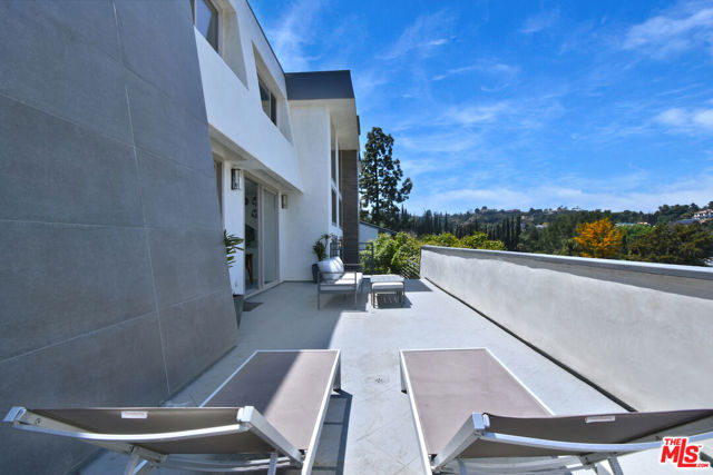 3539 Alana Drive, Sherman Oaks CA: https://media.crmls.org/mediaz/3a96203e-6356-48a5-a2b6-32d21bdb9158.jpg