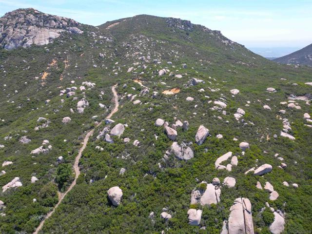 17441 Dos Picos Park Road, Ramona CA: https://media.crmls.org/mediaz/3a96bfc5-41b7-41b7-b459-47320cb55703.jpg