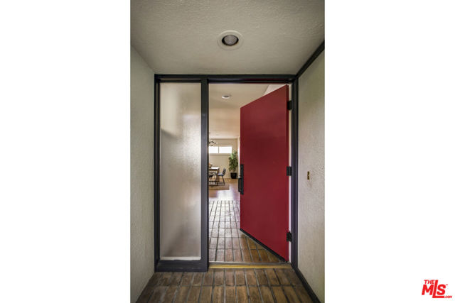 1943 Coolidge Avenue, Altadena CA: https://media.crmls.org/mediaz/3a973714-7505-4469-9cdf-cb5dade67842.jpg