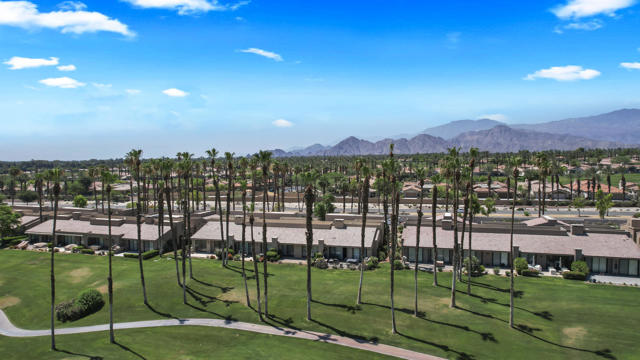 76570 Hollyhock Drive, Palm Desert CA: https://media.crmls.org/mediaz/3a9755da-6f3b-484b-b4f5-bc99c5d52982.jpg