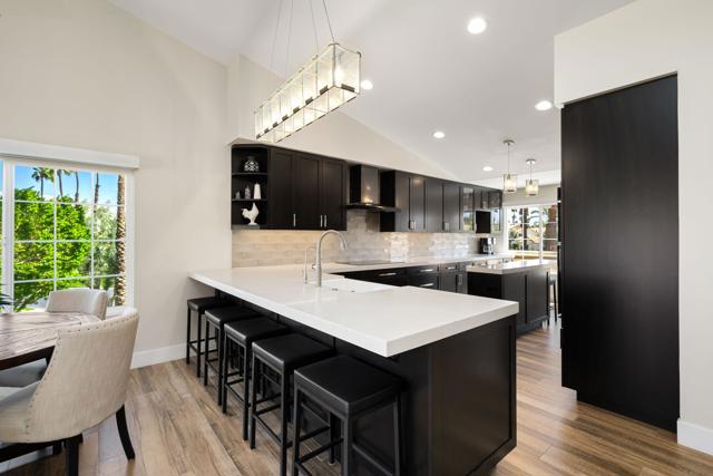 291 Vista Royale W Circle, Palm Desert CA: https://media.crmls.org/mediaz/3a97f432-af44-442e-9ce7-7eb589070768.jpg
