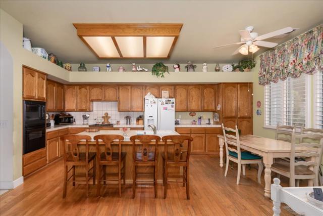 1130 Minarets Avenue, Clovis CA: https://media.crmls.org/mediaz/3a988d14-7f15-4789-a159-f263ac48b179.jpg