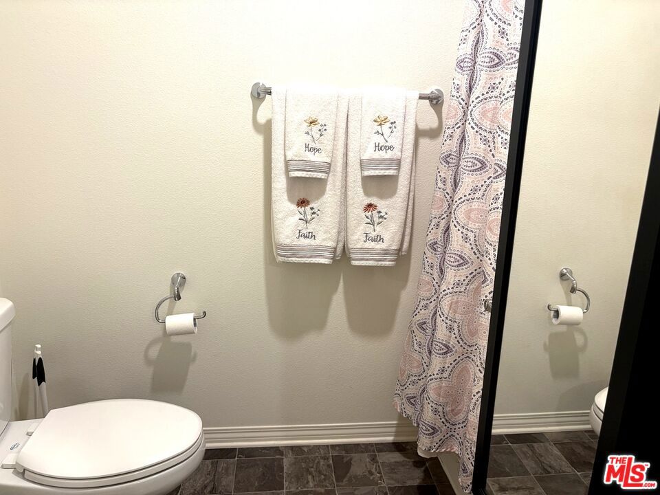 https://media.crmls.org/mediaz/3a98fbe5-cfa2-4ad1-97e9-79d7eeec70c8.jpg?preset=X-Large