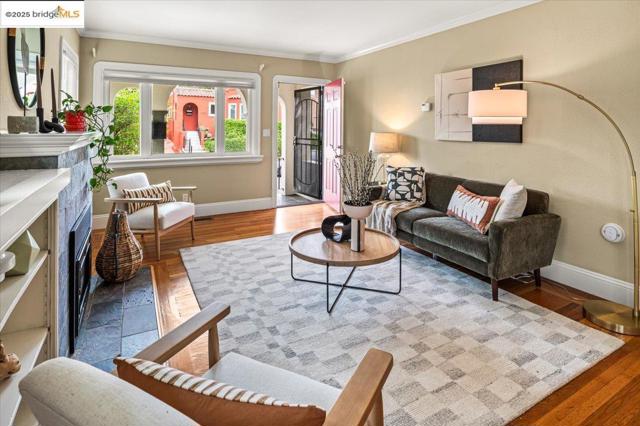 3058 Berlin Way, Oakland CA: https://media.crmls.org/mediaz/3a990078-bf80-4de3-a1a4-6b60ae15a9b8.jpg