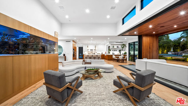 18762 Wells Drive, Tarzana CA: https://media.crmls.org/mediaz/3a9ae212-843b-4a01-b9af-e7c7bff0f939.jpg