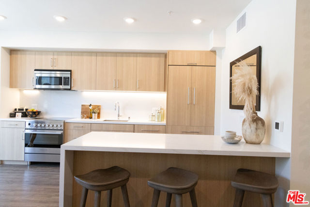 7566 W Sunset Boulevard, Los Angeles CA: https://media.crmls.org/mediaz/3a9b0d04-c7a8-4655-acd8-0c1e63fbdbe4.jpg