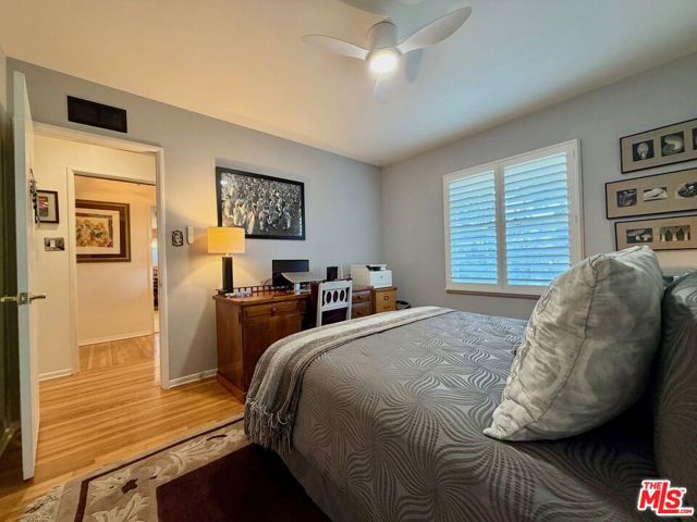 13957 Chandler Boulevard, Sherman Oaks CA: https://media.crmls.org/mediaz/3a9b1864-c0a3-4c16-9eea-53056e5f8c1a.jpg