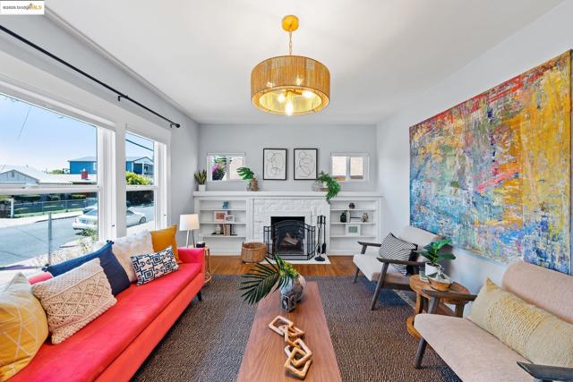 1547 68Th Ave, Oakland CA: https://media.crmls.org/mediaz/3a9b36fc-4d8f-4c53-b96c-76b732fe45b0.jpg