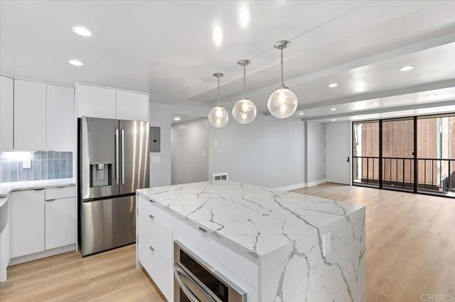 Detail Gallery Image 9 of 27 For 1250 Cave St #3,  La Jolla,  CA 92037 - 2 Beds | 2 Baths