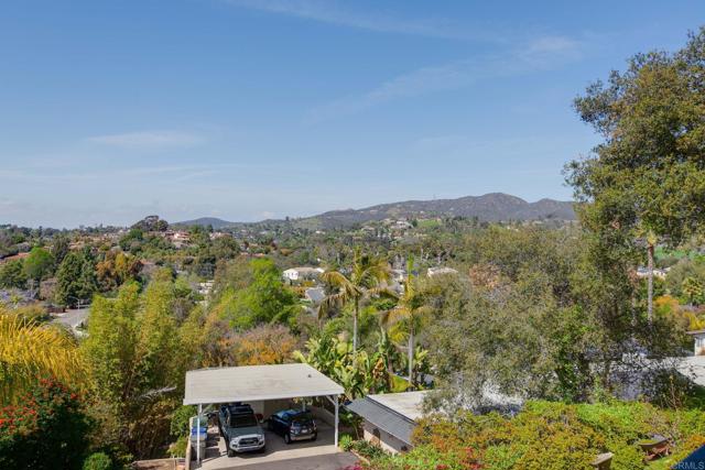 1628 Lone Oak Rd, Vista CA: https://media.crmls.org/mediaz/3a9be490-ba89-4249-a8d1-66083920e4dc.jpg