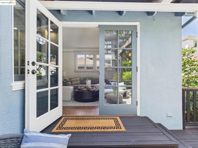 5920 Ivanhoe Rd, Oakland CA: https://media.crmls.org/mediaz/3a9beec7-7b06-4998-9585-c0a532cb7616.jpg