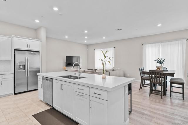 2098 Bluestone Cir, Chula Vista CA: https://media.crmls.org/mediaz/3a9c3148-7b8a-4599-9cee-fc730ca4c2b9.jpg