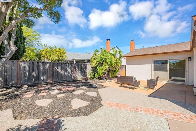 36339 Beech Pl, Newark CA: https://media.crmls.org/mediaz/3a9c4e65-ee1c-408a-bfab-171395d165dd.jpg
