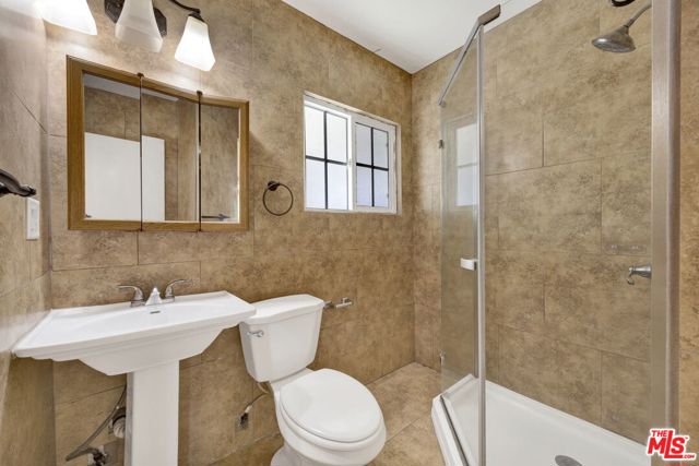 21819 Arminta Street, Canoga Park CA: https://media.crmls.org/mediaz/3a9d290a-c7cf-4098-8e8b-8599b7ab30dc.jpg