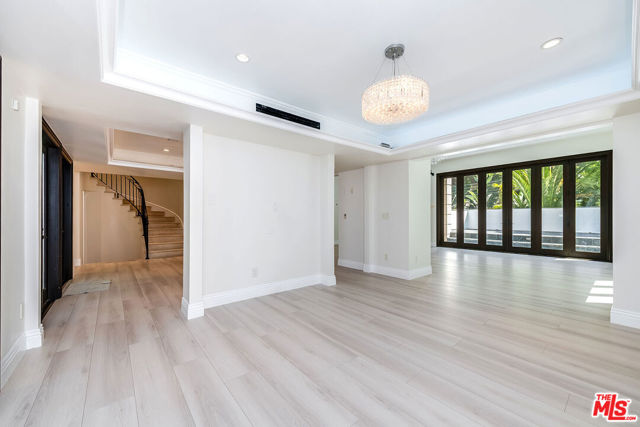 1600 Benedict Canyon Drive, Beverly Hills CA: https://media.crmls.org/mediaz/3a9d31bc-1001-4cda-bc3f-595d12057a91.jpg