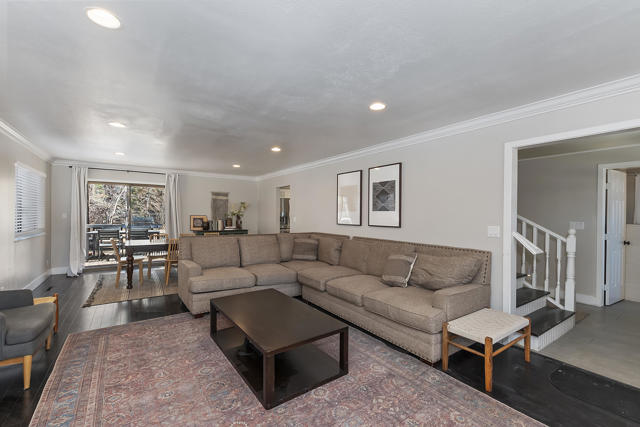 271 Bluebird Court, Big Bear CA: https://media.crmls.org/mediaz/3a9e15b1-1e77-4bed-be8c-213276dffdb2.jpg