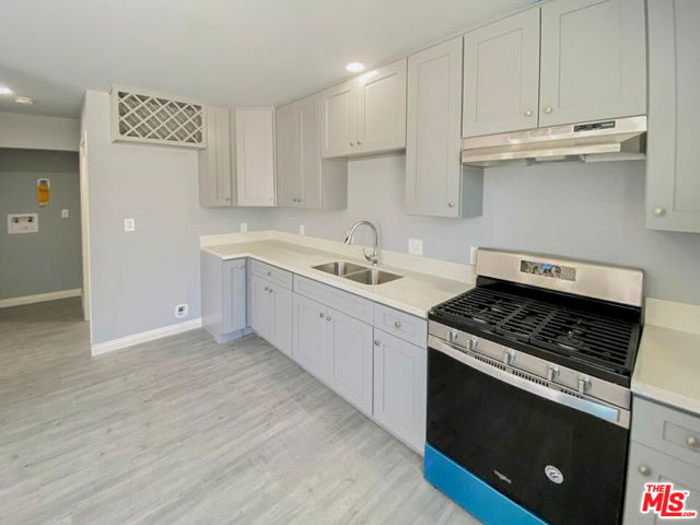 9009 Monogram Ave, Northridge CA: https://media.crmls.org/mediaz/3a9e734c-9e20-497a-810d-0dfc6bc56d04.jpg