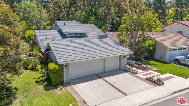 19 Rippling, Irvine CA: https://media.crmls.org/mediaz/3a9e78fb-36fa-48e3-b595-575711f1f10a.jpg