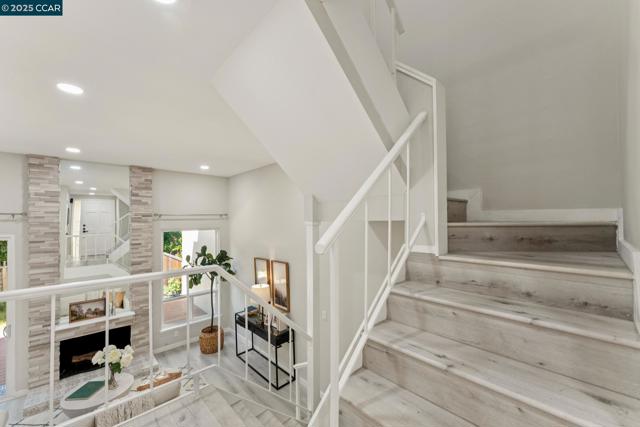 332 Kinross Dr, Walnut Creek CA: https://media.crmls.org/mediaz/3a9ecda3-66c1-4228-adaa-ccf677c4d6a3.jpg