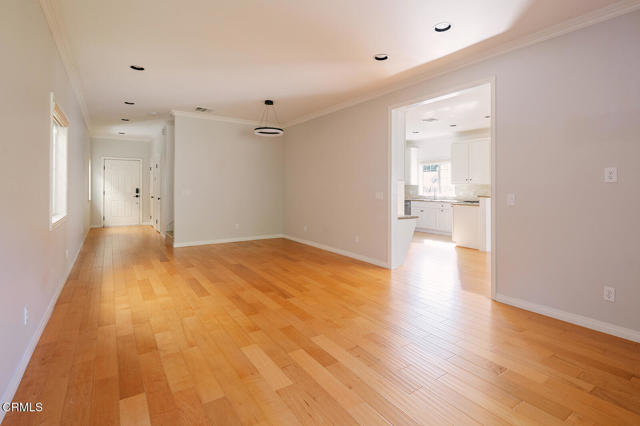 Detail Gallery Image 14 of 74 For 2409 Olive Ave, La Crescenta,  CA 91214 - 4 Beds | 4 Baths