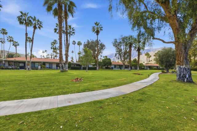 2385 Silver Oak Circle, Palm Springs CA: https://media.crmls.org/mediaz/3aa00a8d-e657-46c4-82a6-9ca55abeb1c4.jpg