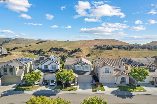 9779 Reimers Way, Dublin CA: https://media.crmls.org/mediaz/3aa12a7a-d766-4e23-969f-edc60026eb40.jpg