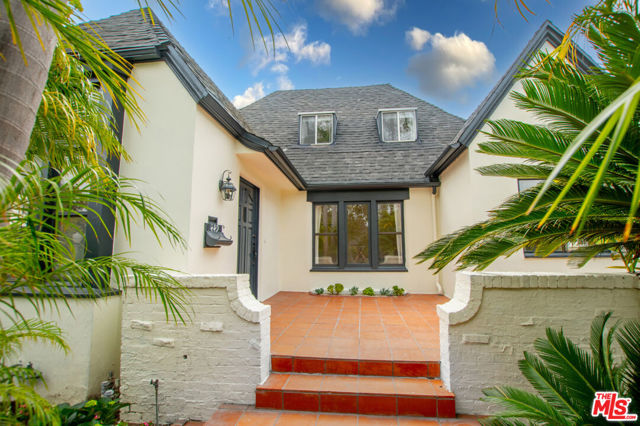 449 S Citrus Avenue, Los Angeles CA: https://media.crmls.org/mediaz/3aa22a3e-df99-443c-a8ce-c2ed24b55cb9.jpg