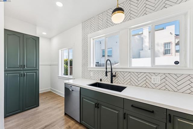 2734 Macarthur Blvd, Oakland CA: https://media.crmls.org/mediaz/3aa2bff7-b4fa-400a-a8cb-5ec80321d046.jpg